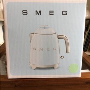 SMEG Retro Electric Kettle: Cream NIB